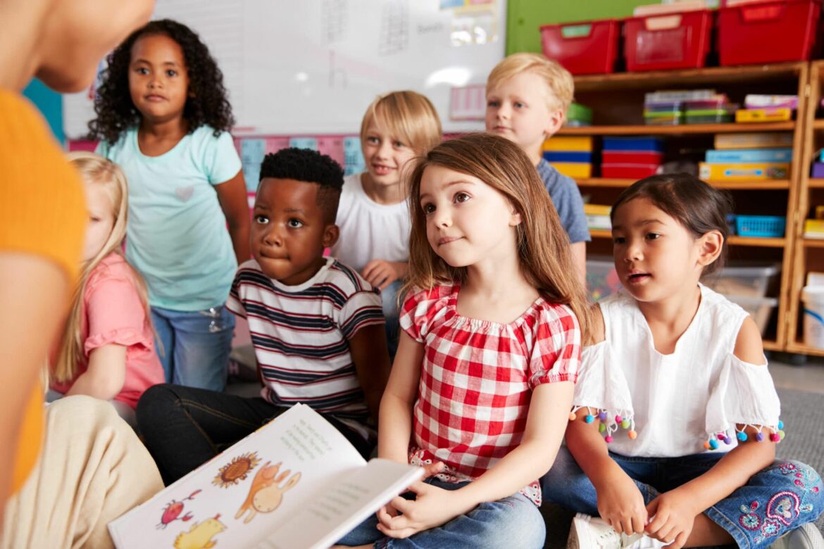 La-lecture-chez-les-enfants.-Reading-to-children.-SOSprof.-SOSteacher-scaled